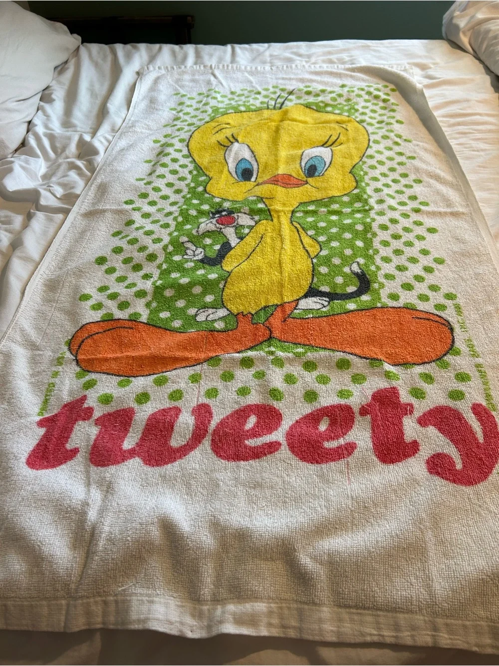 vintage 1980s Warner Bros. Looney Tunes beach towel Tweety Bird and Sylvester